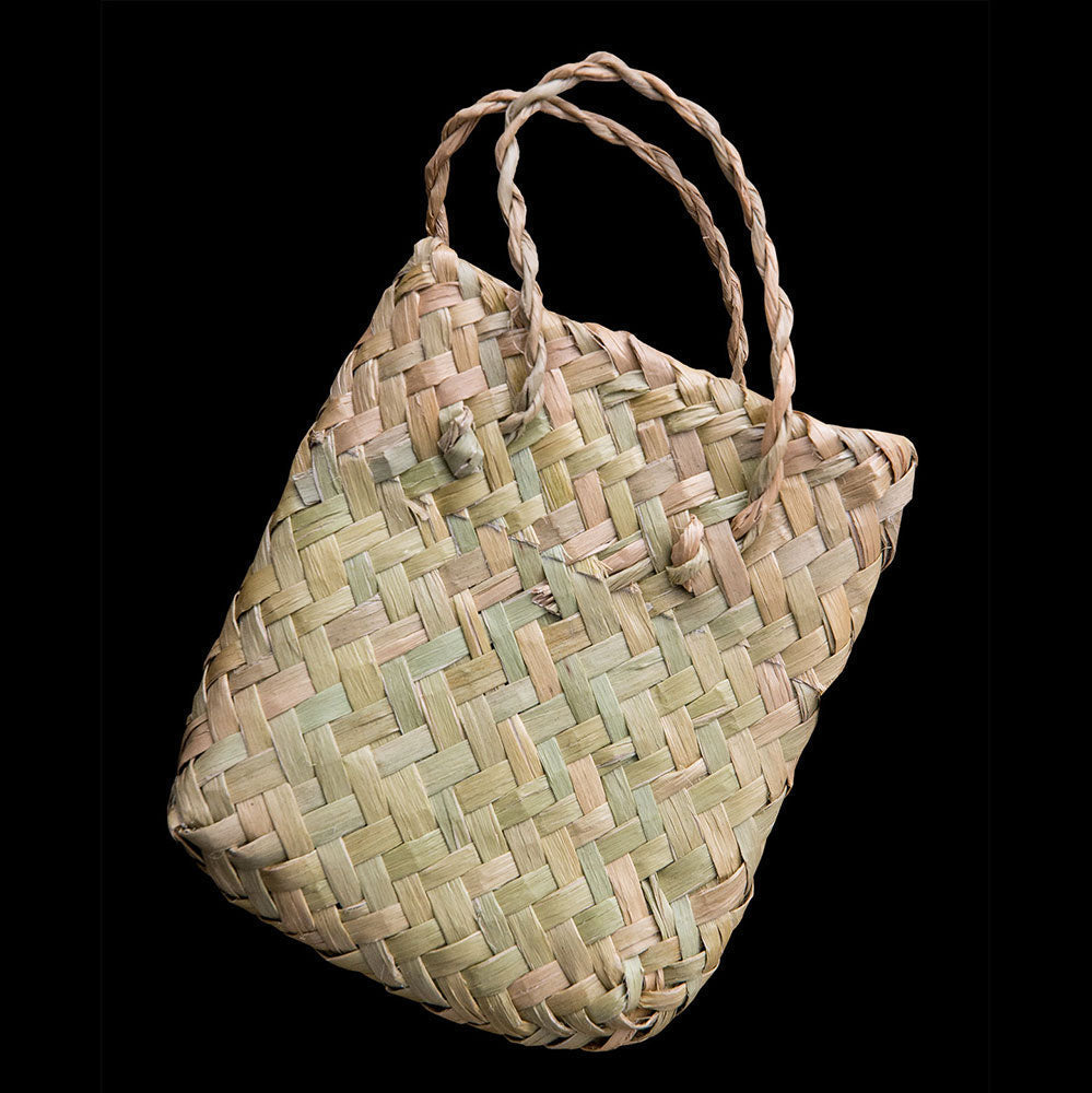 Pikorua double twist pointed, hand-crafted Jade Pendant-1