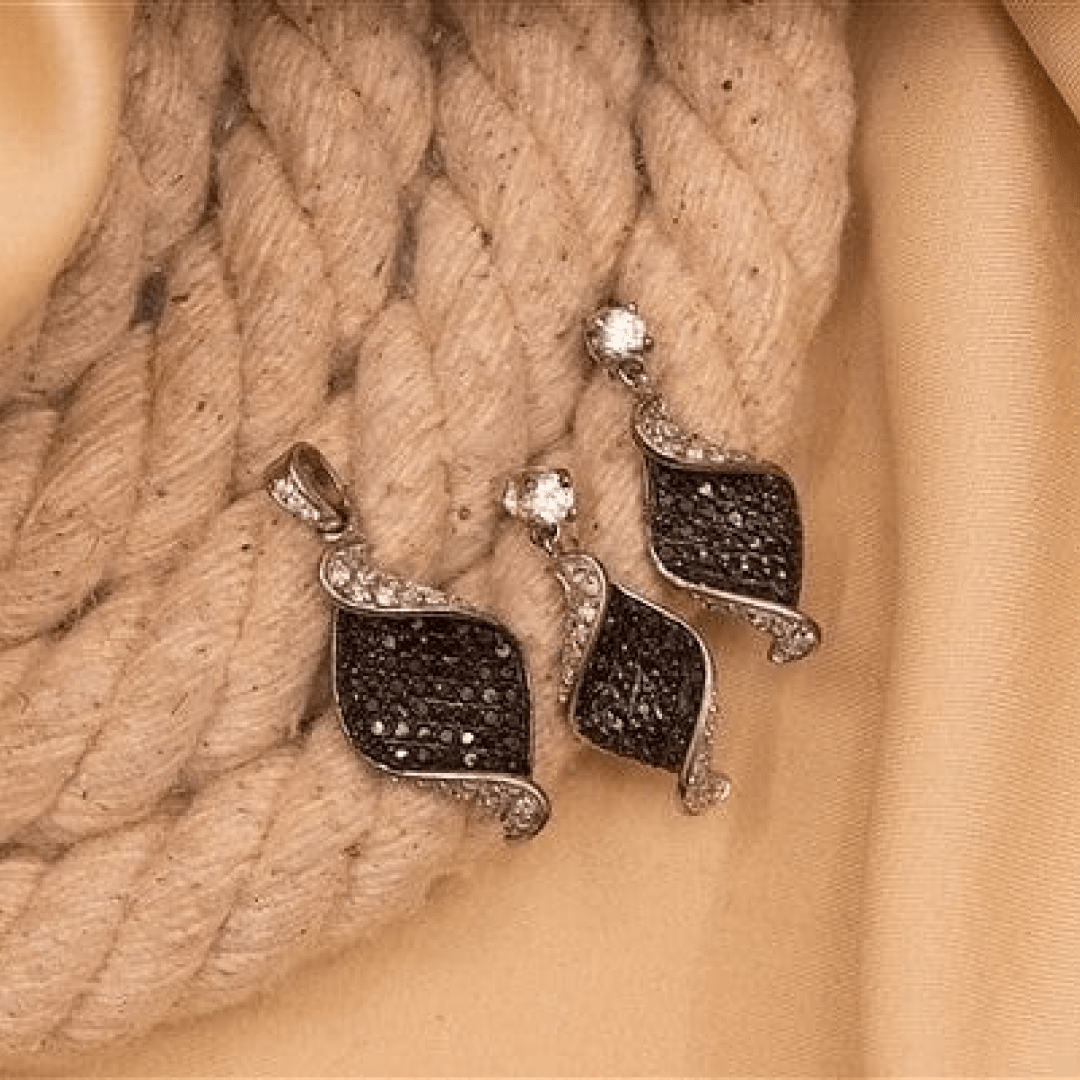 Black Diamond Pendant Set - Crafted Canvaas