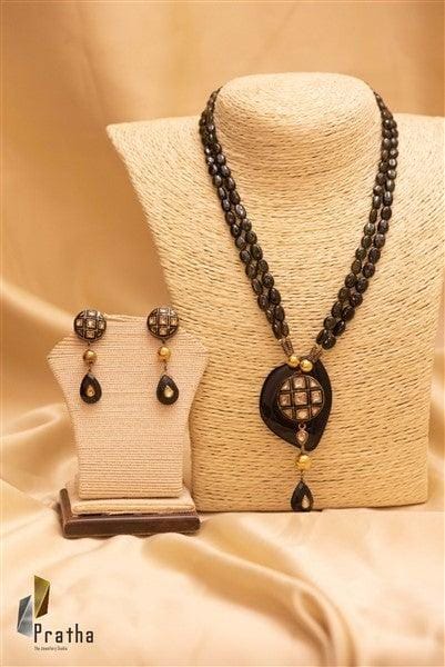 Black Uncut Diamonds Neckpiece - Crafted Canvaas