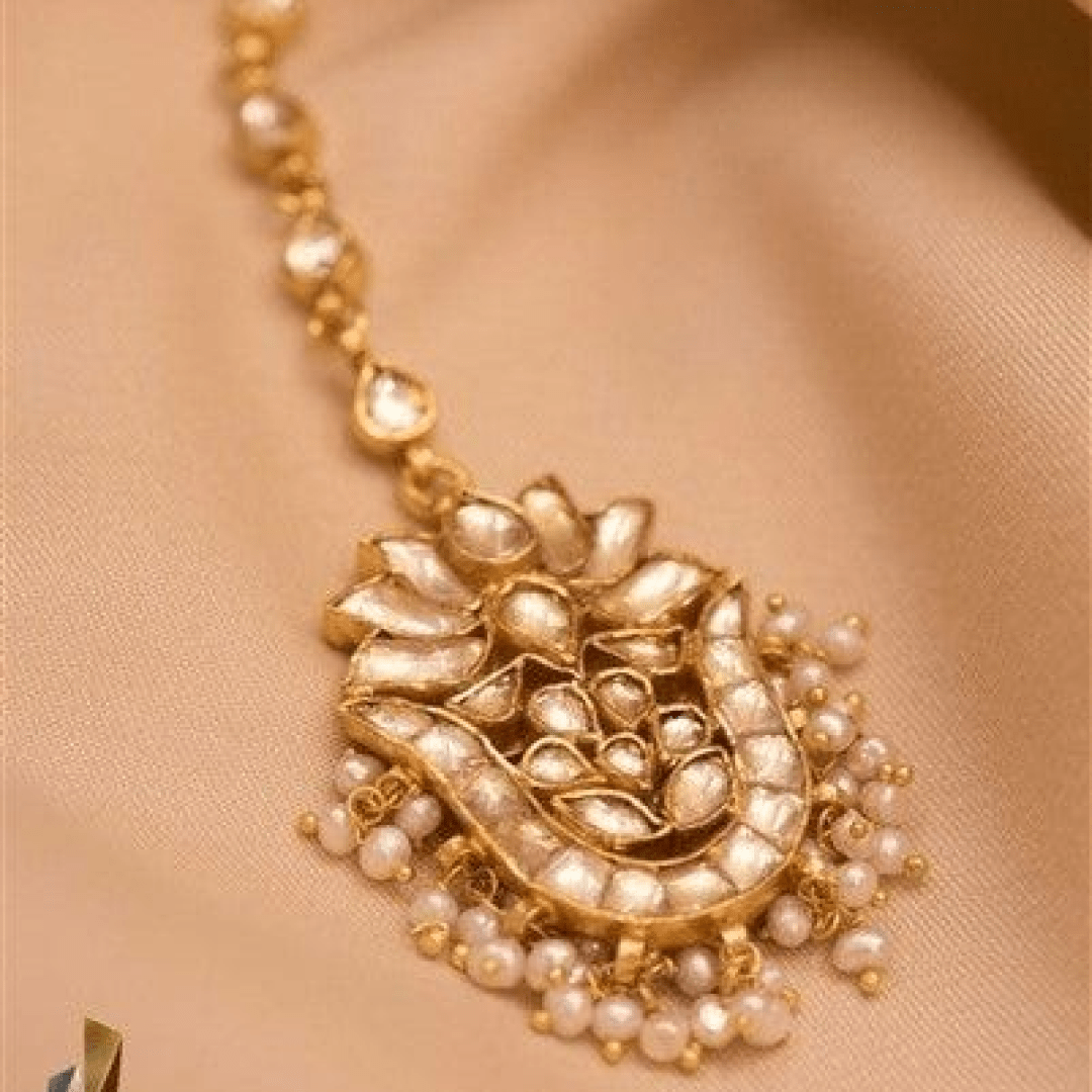 Lotus Shape Kundan Maang Tikka - Crafted Canvaas