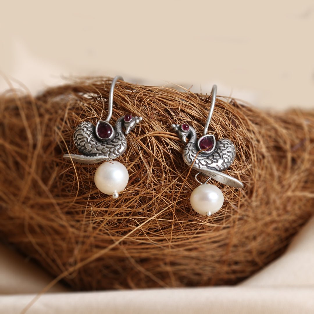 Peacock Pearl Red Hooks - Crafted Canvaas