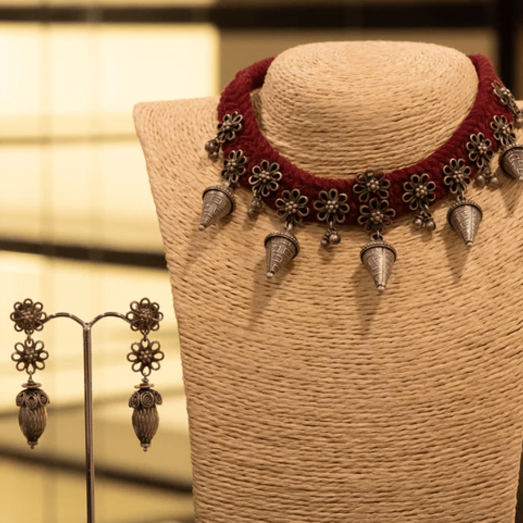 Thread Work Neck Piece - Crafted Canvaas